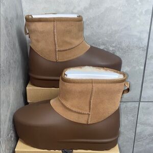 UGG Brown/ Tan Molded Women's Boots NIB